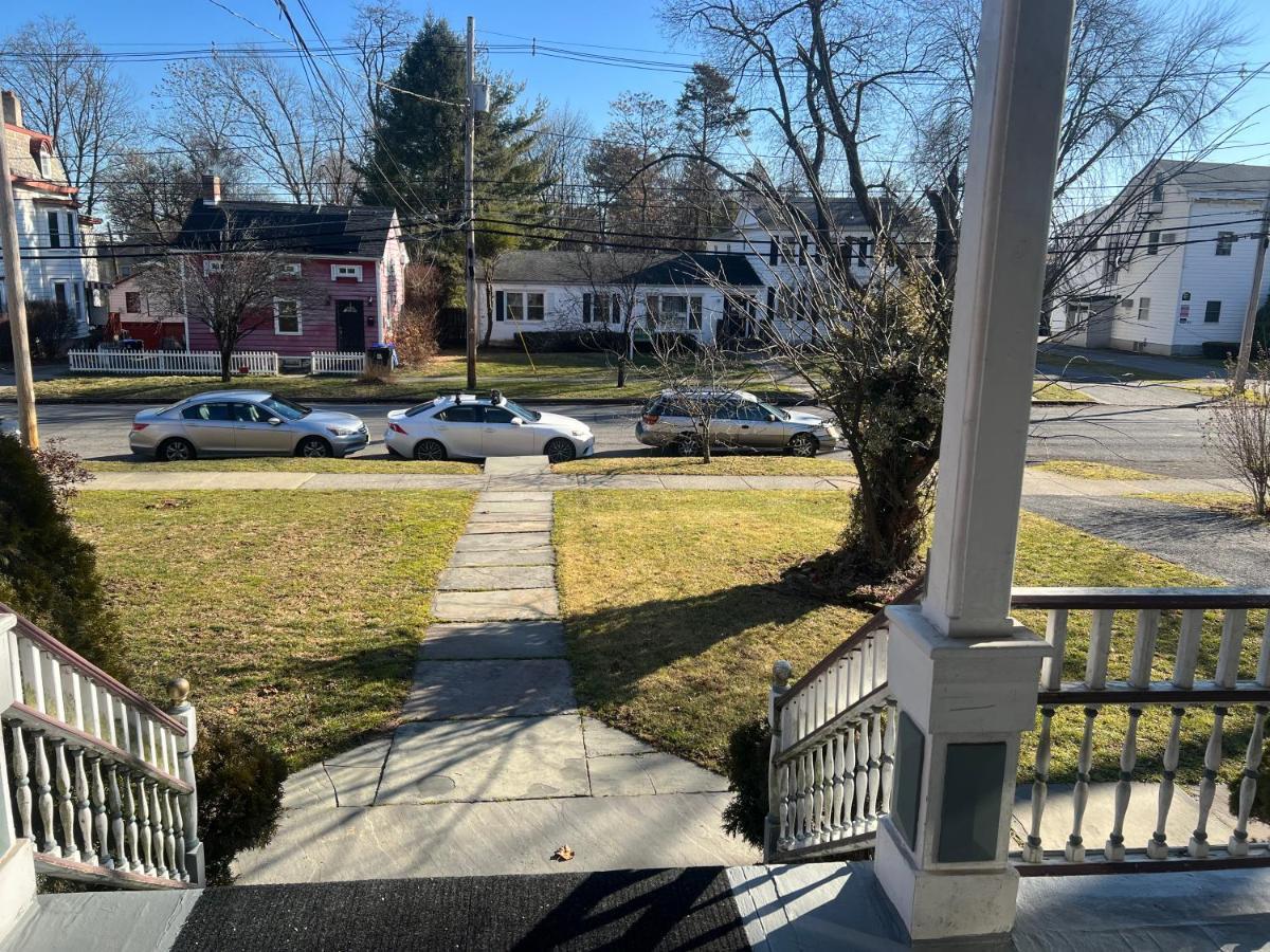 1 Bedroom Private Victorian Apt In Convenient City Location On 5 Acre, Sleeps 4 Poughkeepsie Exterior foto